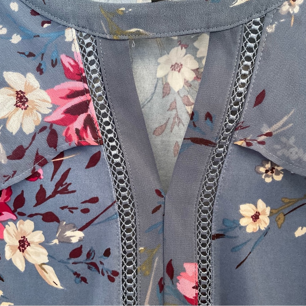 White House Black Market Floral Blouse - Size XS - Picture 5 of 10